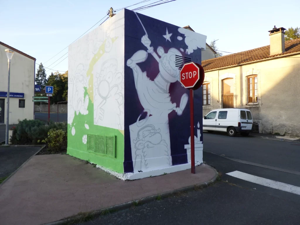 Photo de deux cotés du transformateur électrique sur lequel Marcel Champion peint la fresque dédiée à Léonard le génie. On voit Léonard d'un coté et son fidèle disciple de l'autre. ce dernier a l'air en fâcheuse posture.